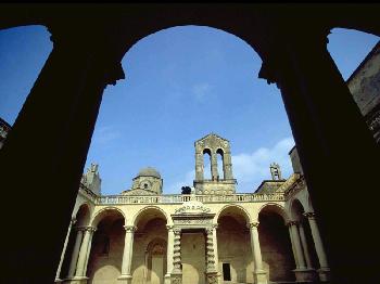 Chiostro Monastero SS. Niccol e Cataldo