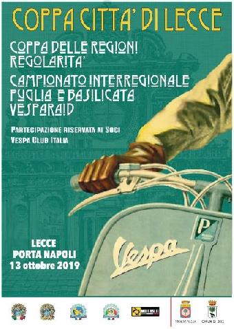 Il mito della Vespa per le strade del Salento